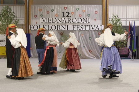 12 MEDNARODNI FOLKLORNI FESTIVAL 23 FOTO LJUBO VUKELIČ